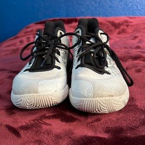 Nike Kyrie Flytrap li 2 basketball shoes mens size 7.5 (used for one season)